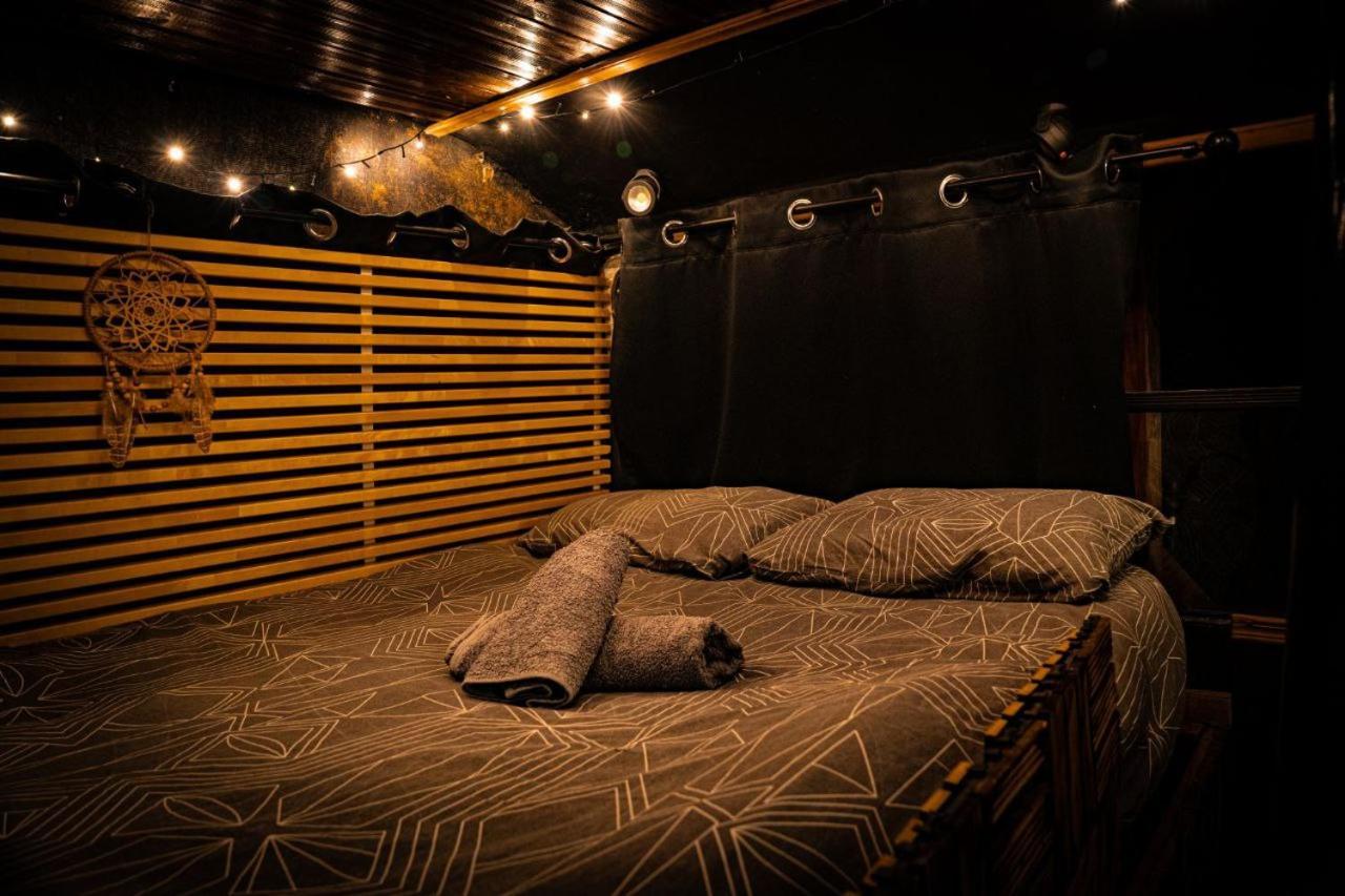 - Magic Bus - Hotel Klorakas Luaran gambar
