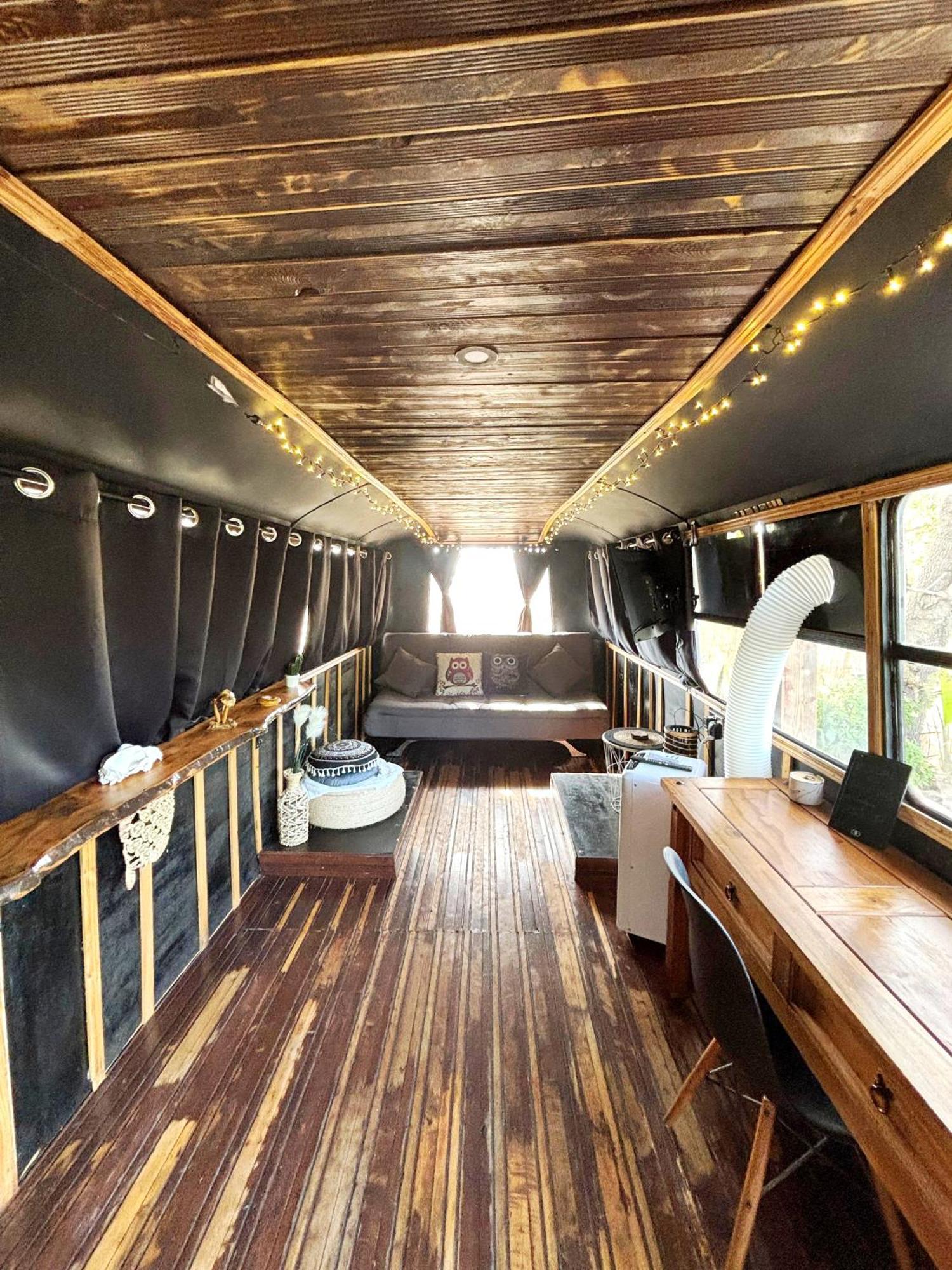 - Magic Bus - Hotel Klorakas Luaran gambar